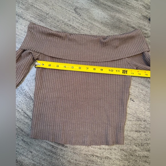 Ribbed Off-Shoulder Long Sleeve Top | NWT | Size S - Picture 3 of 8